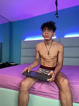 Snapshot of abrilandjulian chatting on 02.18.26 abrilandjulian online show from 02.18.26