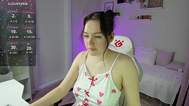Laura CollinsS online show from 04.10.26
