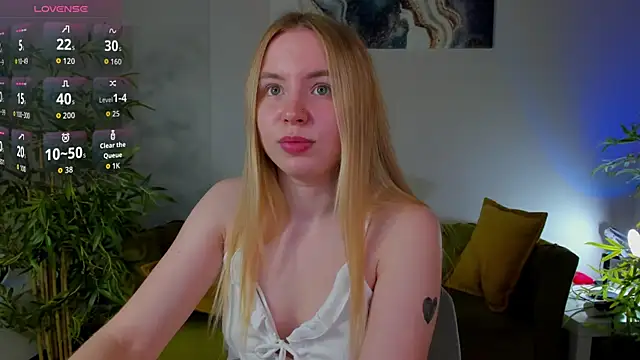 Snapshot of Linda__Bloom chatting on 06.14.26 Linda Bloom online show from 06.14.26