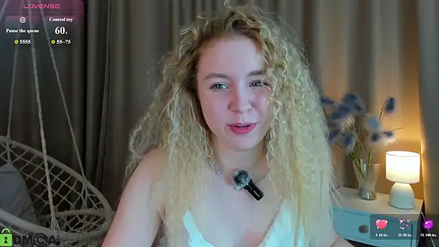 Snapshot of Linda__Bloom chatting on 06.18.26 Linda Bloom online show from 06.18.26
