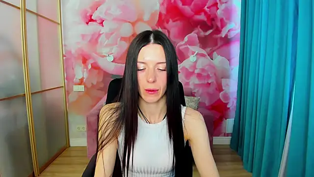 NoirDiva online show from 05.05.26