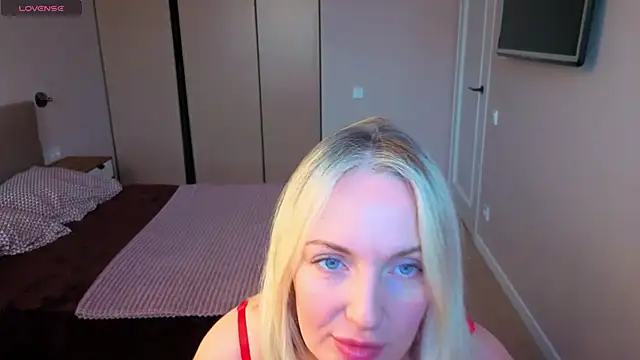 Snapshot of MonikaFoxys chatting on 02.25.26 MonikaFoxys online show from 02.25.26