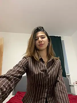 Snapshot of KiraVixenSweet chatting on 02.27.26 KiraVixenSweet online show from 02.27.26