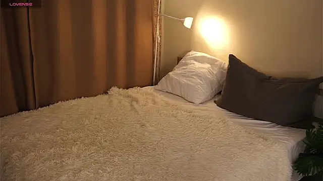 Snapshot of LuannStockbridge chatting on 02.25.26 LuannStockbridge online show from 02.25.26