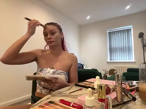 Snapshot of FoxyValentine chatting on 04.10.26 FoxyValentine online show from 04.10.26