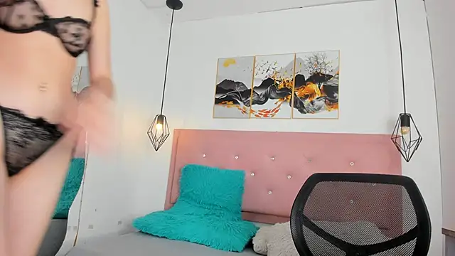 Snapshot of kiara__white1 chatting on 02.18.26 kiara white1 online show from 02.18.26