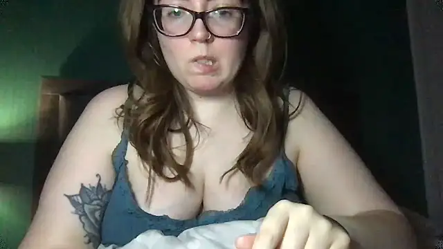 Snapshot of CurvyBx chatting on 02.24.26 CurvyBx online show from 02.24.26