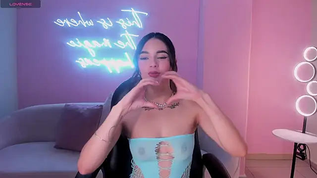 Snapshot of CarolineEvans_x chatting on 02.23.26 CarolineEvans x online show from 02.23.26