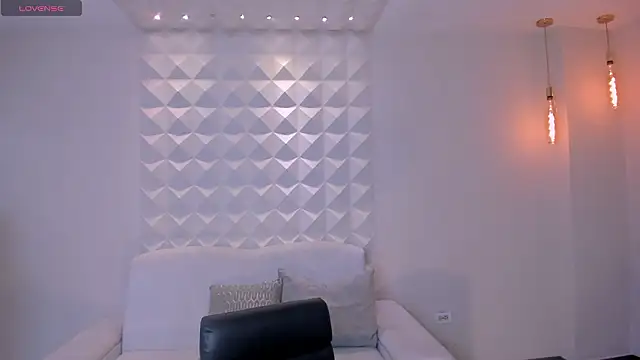 Snapshot of CarolineEvans_x chatting on 02.27.26 CarolineEvans x online show from 02.27.26