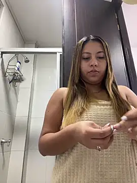 Snapshot of Emiily_joee_ chatting on 04.05.26 Emiily joee online show from 04.05.26