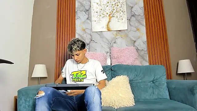 Snapshot of YOUNG_BOYS_HELL chatting on 03.20.26 YOUNG BOYS HELL online show from 03.20.26