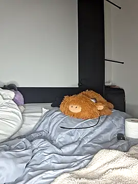 Snapshot of Cinnamonbunn chatting on 02.14.26 Cinnamonbunn online show from 02.14.26