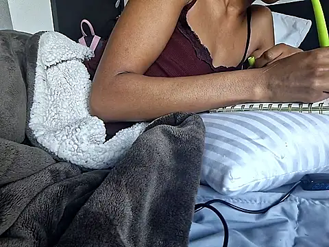 Snapshot of Cinnamonbunn chatting on 02.26.26 Cinnamonbunn online show from 02.26.26