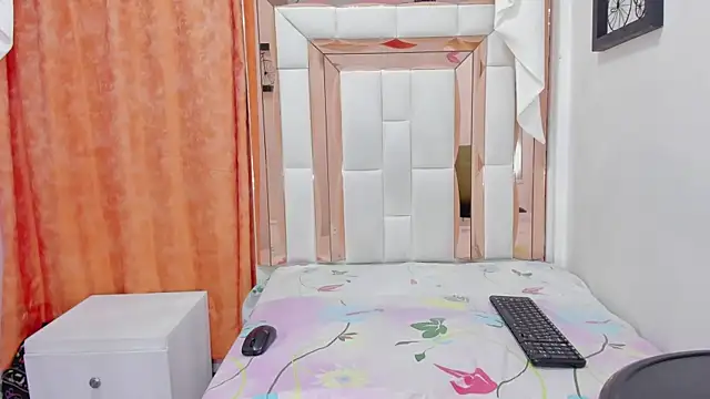 Snapshot of kimberly_xoxo_3 chatting on 02.18.26 kimberly xoxo 3 online show from 02.18.26