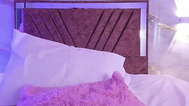 lily phillips  online show from 02.20.26