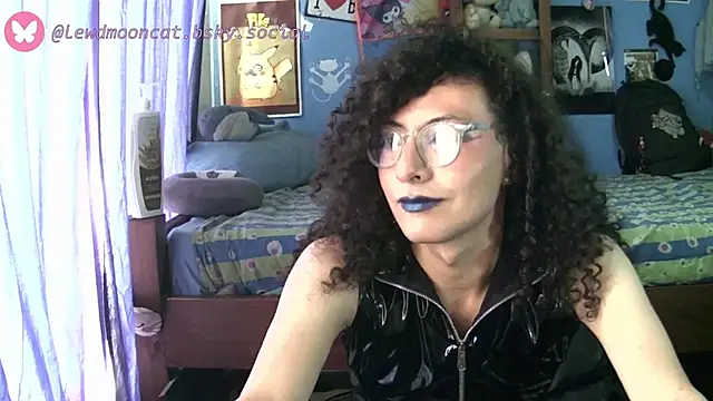 Snapshot of lewd_mooncat chatting on 05.28.26 lewd mooncat online show from 05.28.26