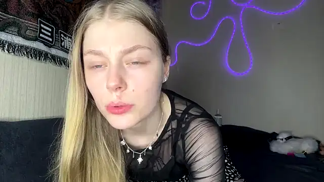 Snapshot of CassandraMur chatting on 02.18.26 CassandraMur online show from 02.18.26