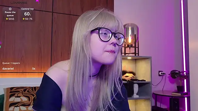 Snapshot of MoliQin chatting on 04.11.26 MoliQin online show from 04.11.26