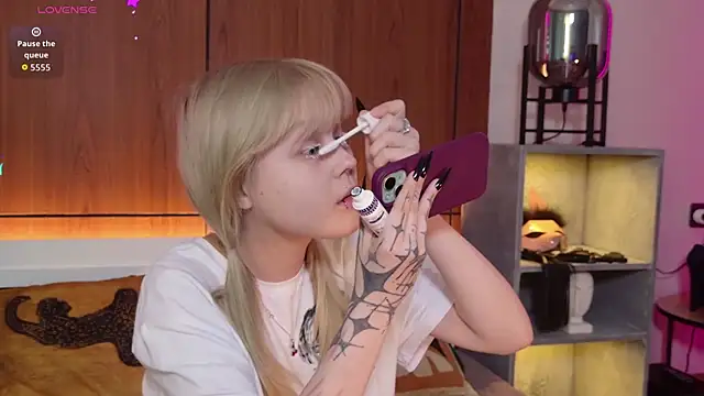 Snapshot of MoliQin chatting on 04.14.26 MoliQin online show from 04.14.26