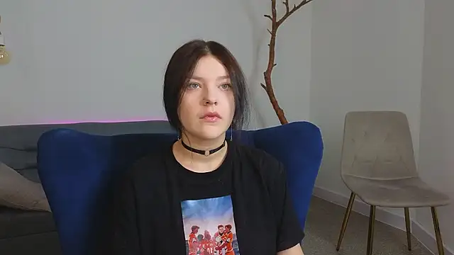 Snapshot of DeliaEffy chatting on 03.23.26 DeliaEffy online show from 03.23.26