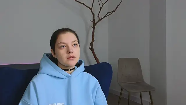 Snapshot of DeliaEffy chatting on 03.24.26 DeliaEffy online show from 03.24.26