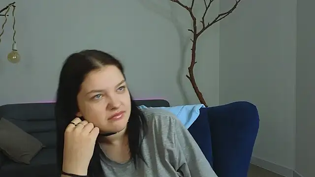 Snapshot of DeliaEffy chatting on 03.25.26 DeliaEffy online show from 03.25.26