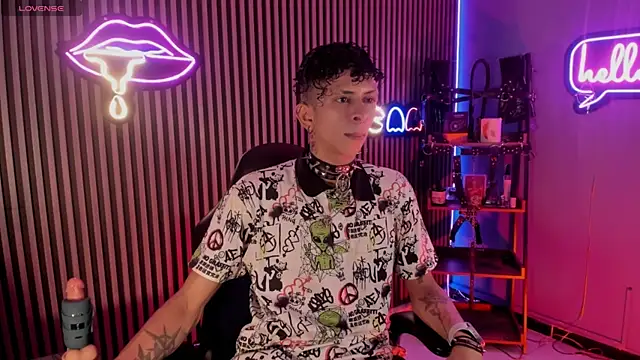 Snapshot of Maximoking26 chatting on 04.10.26 Maximoking26 online show from 04.10.26