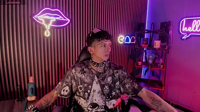 Snapshot of Maximoking26 chatting on 04.15.26 Maximoking26 online show from 04.15.26