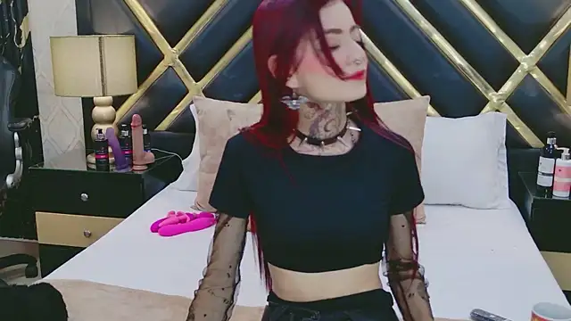 Snapshot of AntonellaEscudero chatting on 04.14.26 AntonellaEscudero online show from 04.14.26