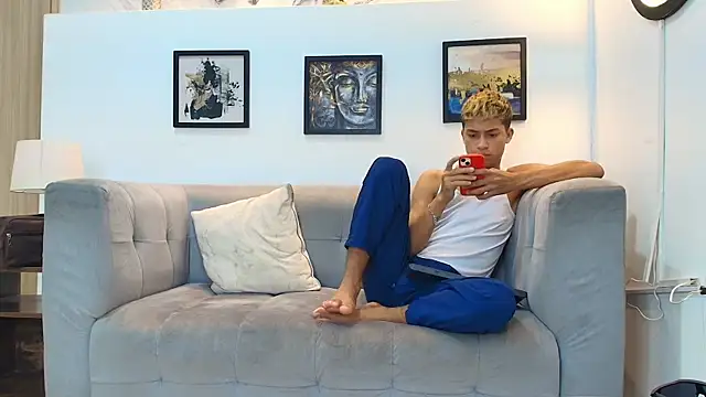 Snapshot of GOLD_BOYS chatting on 05.27.26 GOLD BOYS online show from 05.27.26