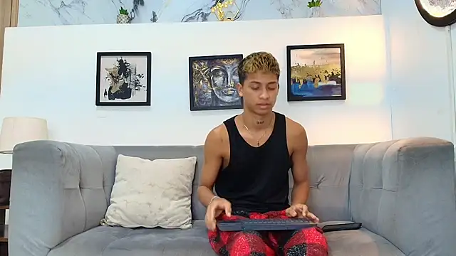 Snapshot of GOLD_BOYS chatting on 05.28.26 GOLD BOYS online show from 05.28.26