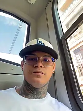 Snapshot of Maxtor_ chatting on 02.26.26 Maxtor online show from 02.26.26