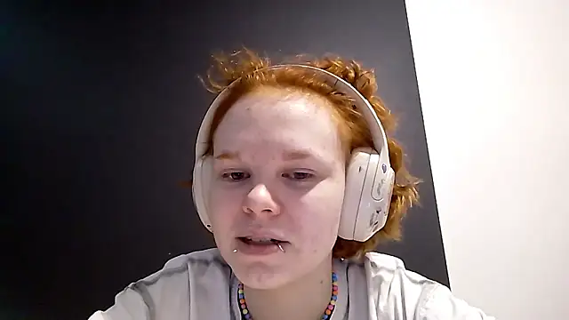 Snapshot of CurlaPettyBom chatting on 02.20.26 CurlaPettyBom online show from 02.20.26