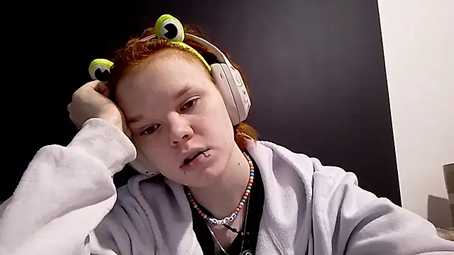 Snapshot of CurlaPettyBom chatting on 02.21.26 CurlaPettyBom online show from 02.21.26