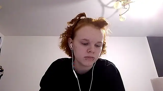 Snapshot of CurlaPettyBom chatting on 02.26.26 CurlaPettyBom online show from 02.26.26