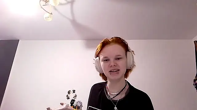 Snapshot of CurlaPettyBom chatting on 02.27.26 CurlaPettyBom online show from 02.27.26