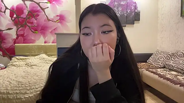 MaeRaads online show from 04.15.26