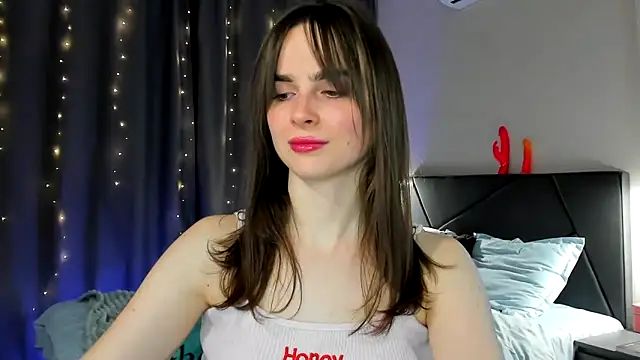 Snapshot of megann_fox2 chatting on 03.04.26 megann fox2 online show from 03.04.26