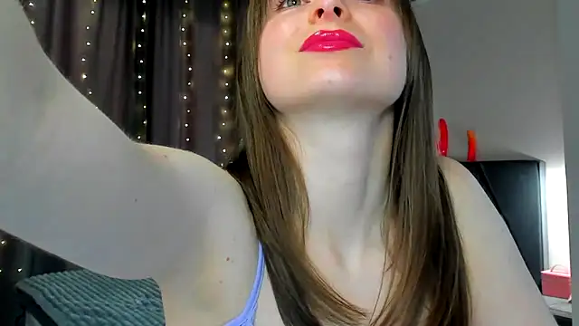 Snapshot of megann_fox2 chatting on 04.16.26 megann fox2 online show from 04.16.26