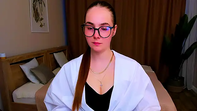 Maddy Wood  online show from 04.09.26