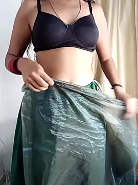 Snapshot of Cutie_babes01 chatting on 04.05.26 Cutie babes01 online show from 04.05.26