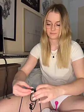 melanieTesss online show from 04.04.26