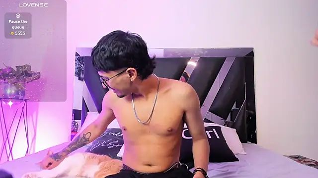 Mia Iron online show from 03.31.26