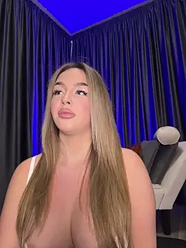 Snapshot of SelenneDreams chatting on 02.20.26 SelenneDreams online show from 02.20.26