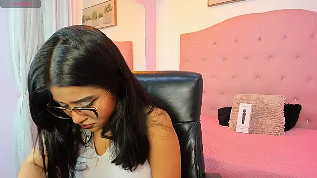 Snapshot of mila_quin chatting on 04.16.26 mila quin online show from 04.16.26