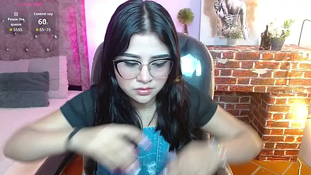 Snapshot of mila_quin chatting on 04.18.26 mila quin online show from 04.18.26