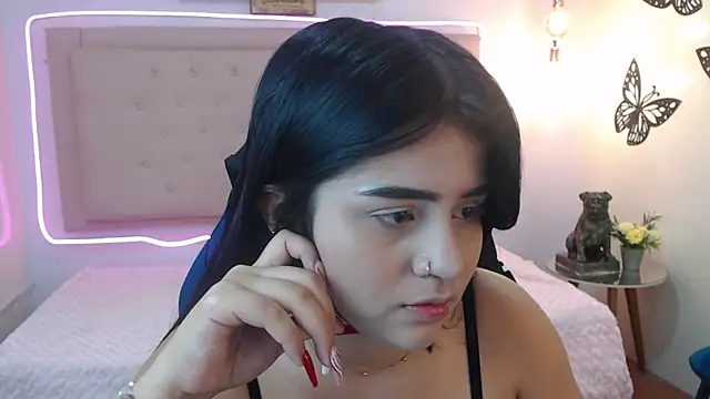 Snapshot of mila_quin chatting on 04.19.26 mila quin online show from 04.19.26