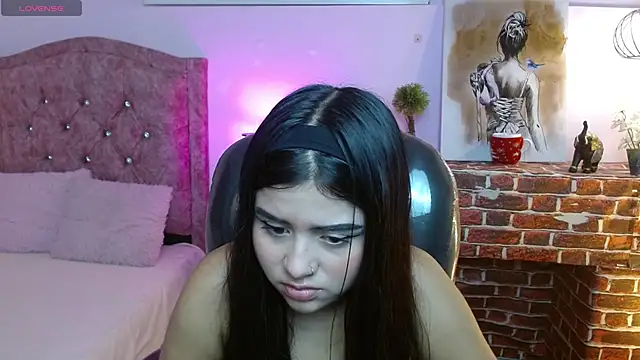 Snapshot of mila_quin chatting on 04.21.26 mila quin online show from 04.21.26