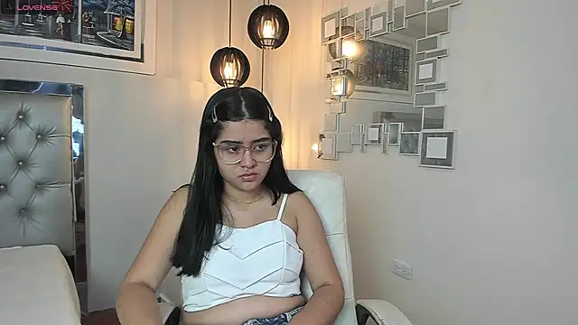 Snapshot of mila_quin chatting on 05.31.26 mila quin online show from 05.31.26