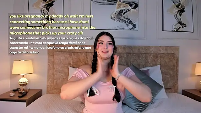 Snapshot of zoe_moon__ chatting on 04.04.26 zoe moon online show from 04.04.26